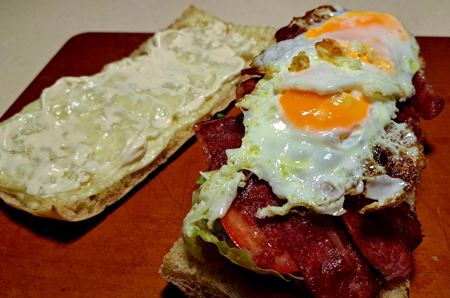 BLT Schiacciata - Beef bacon, Lettuce, Tomatoes, Mayonnaise, Egg, Mozzarella cheese